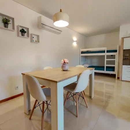 Фермерский дом Casa Do Casal - With Swimming Pool Виана-ду-Каштелу